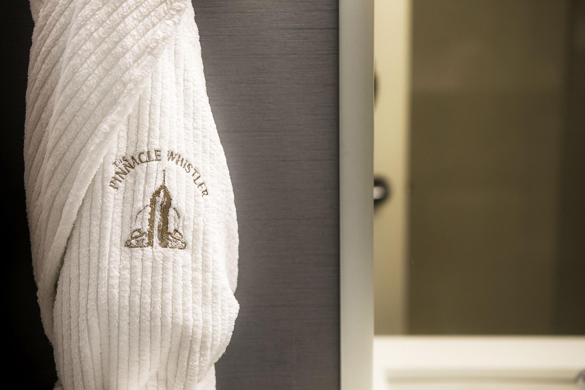 Pinnacle Hotel Whistler Bagian luar foto