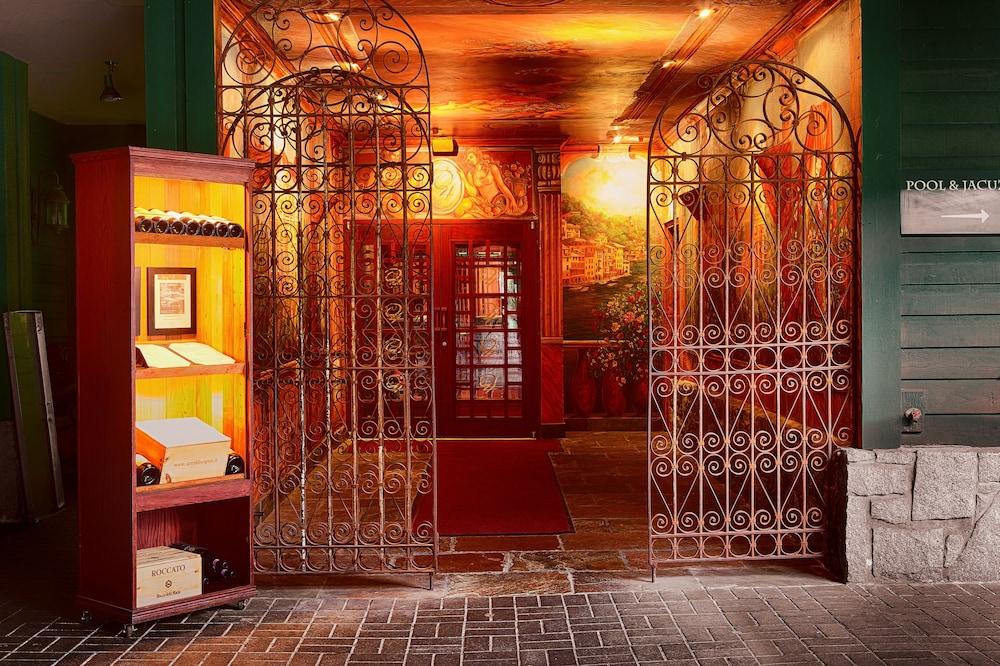 Pinnacle Hotel Whistler Bagian luar foto