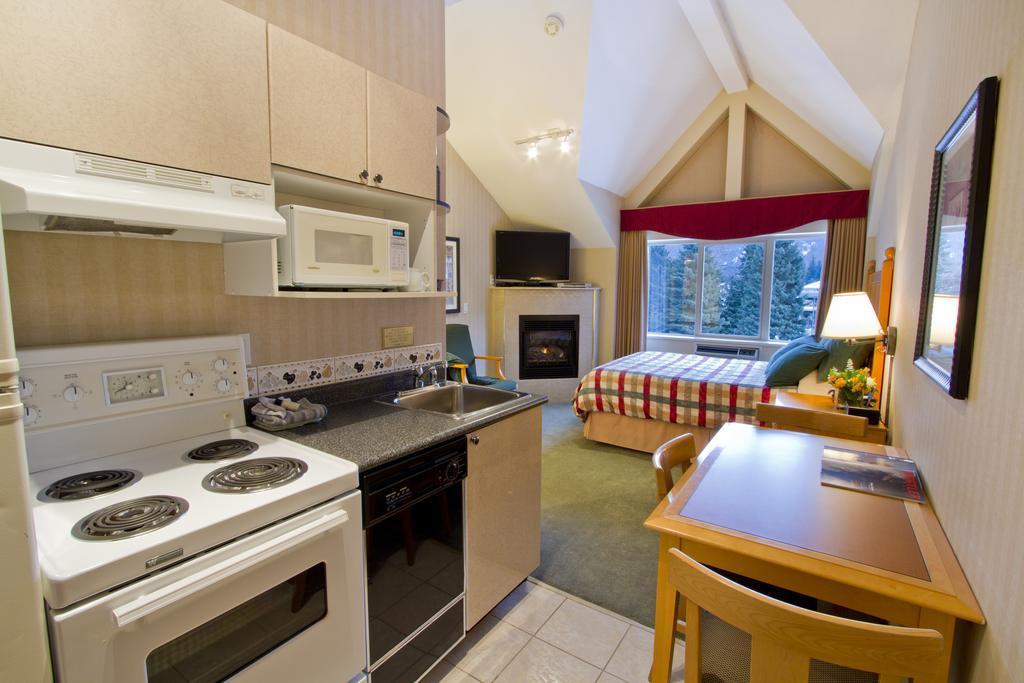 Pinnacle Hotel Whistler Bagian luar foto