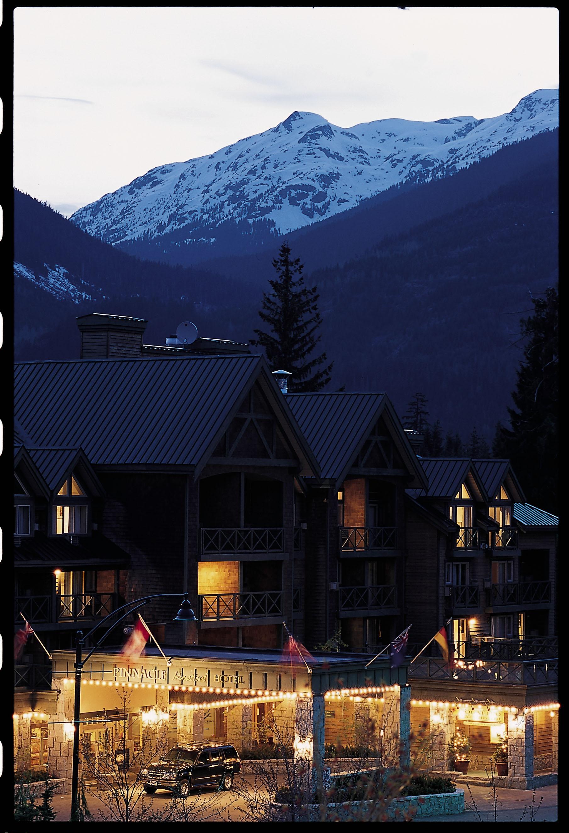 Pinnacle Hotel Whistler Bagian luar foto