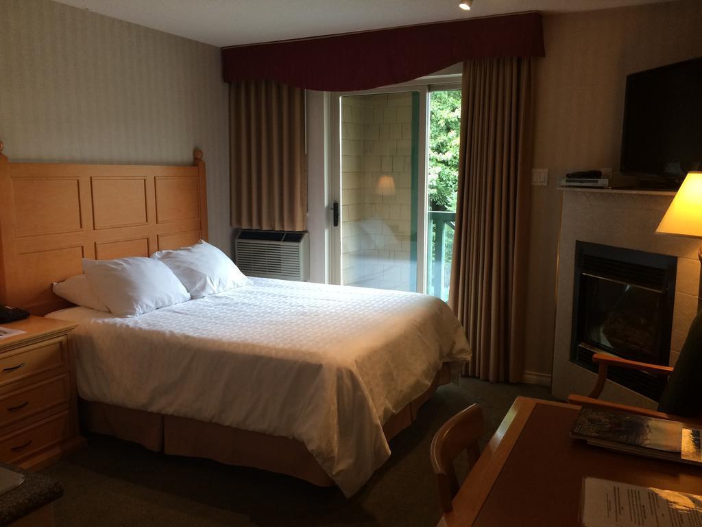 Pinnacle Hotel Whistler Bagian luar foto