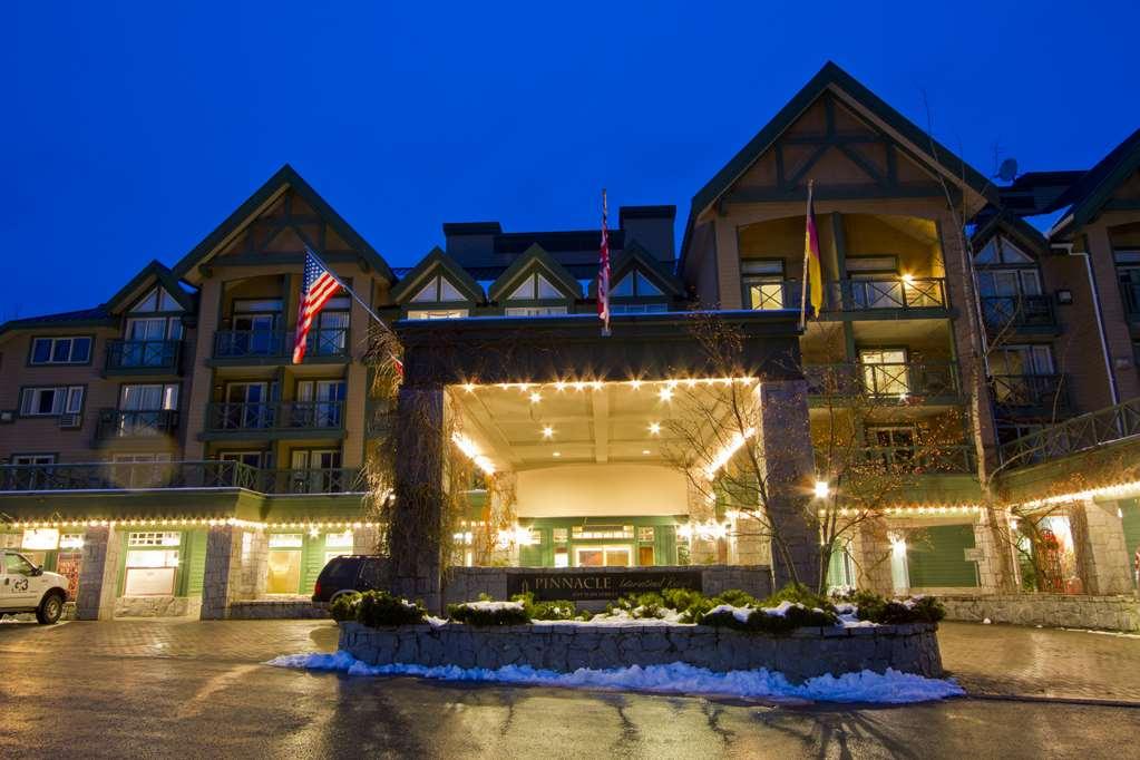 Pinnacle Hotel Whistler Bagian luar foto