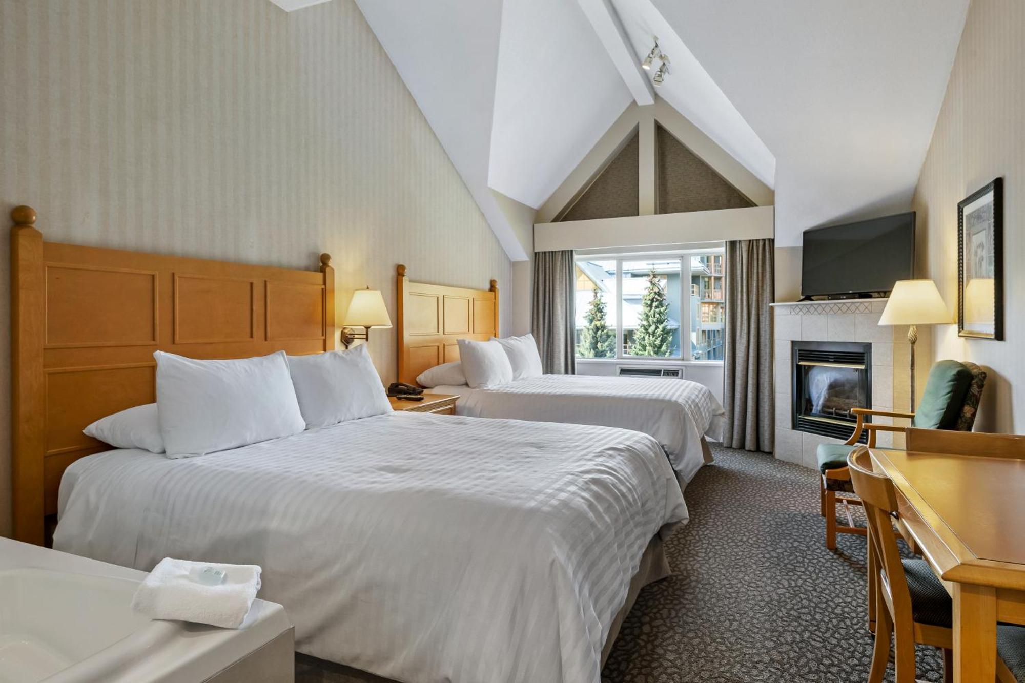 Pinnacle Hotel Whistler Bagian luar foto