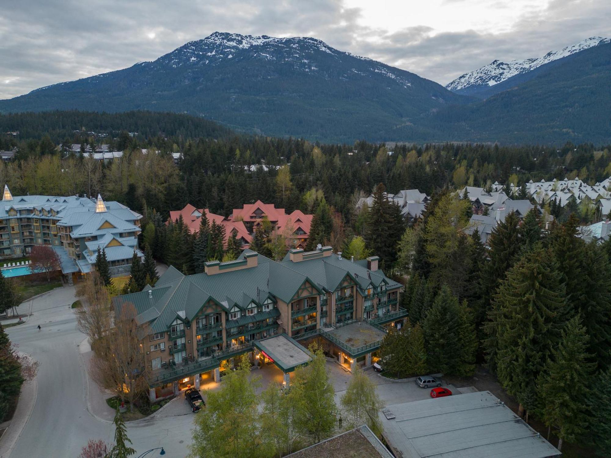 Pinnacle Hotel Whistler Bagian luar foto