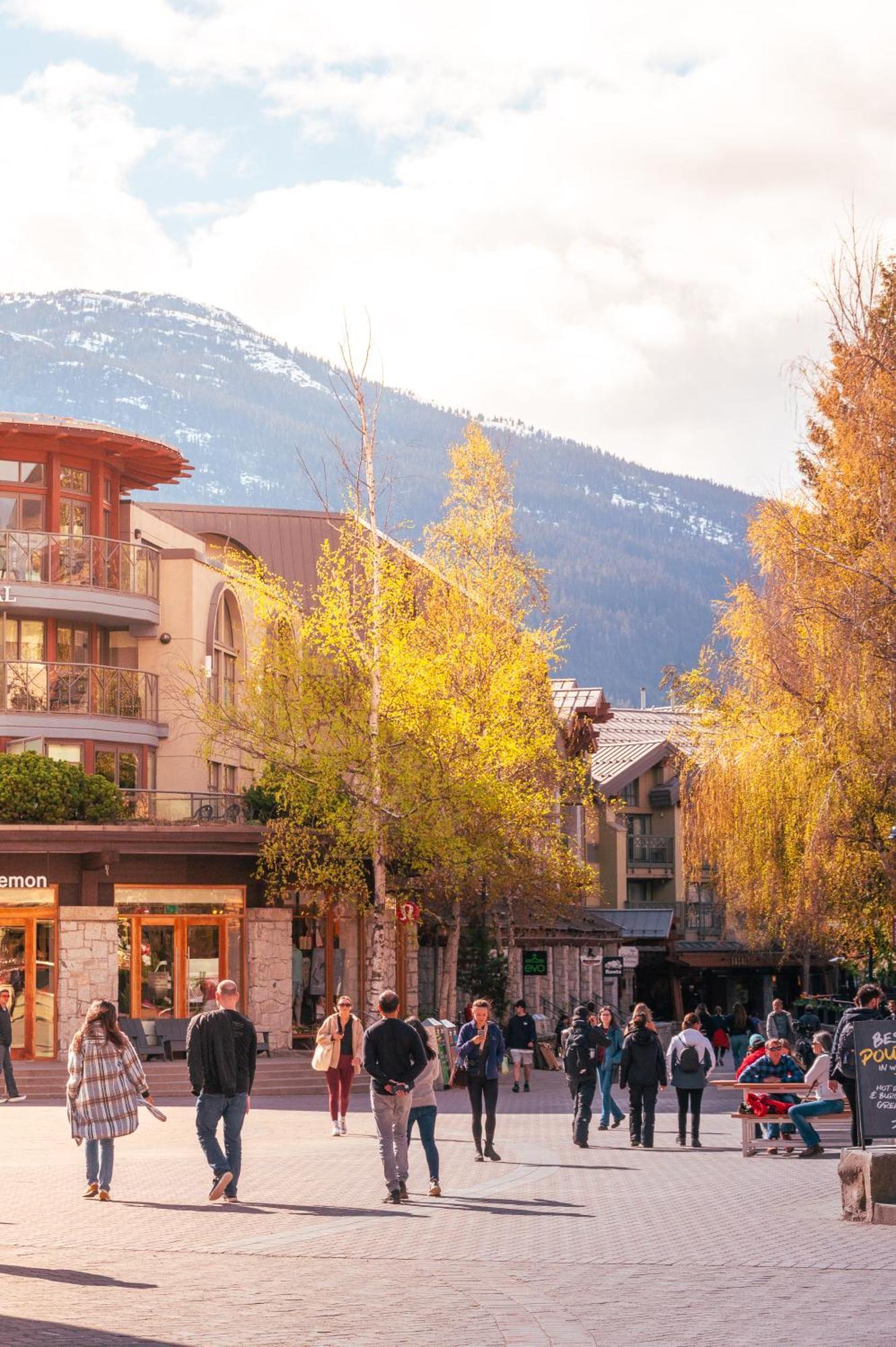 Pinnacle Hotel Whistler Bagian luar foto