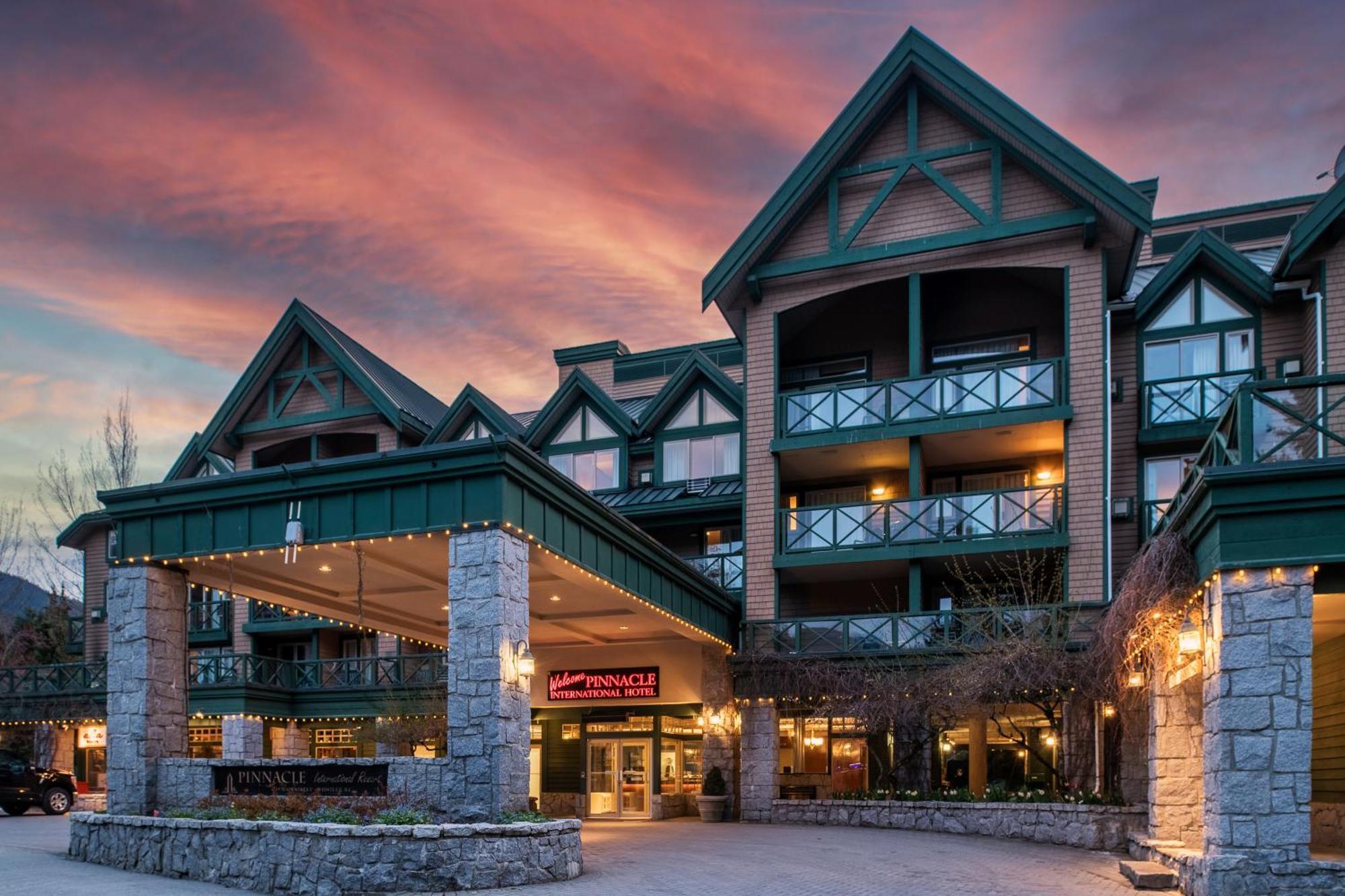 Pinnacle Hotel Whistler Bagian luar foto