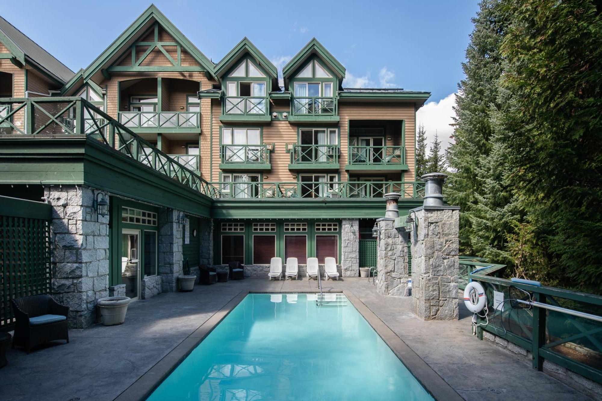 Pinnacle Hotel Whistler Bagian luar foto