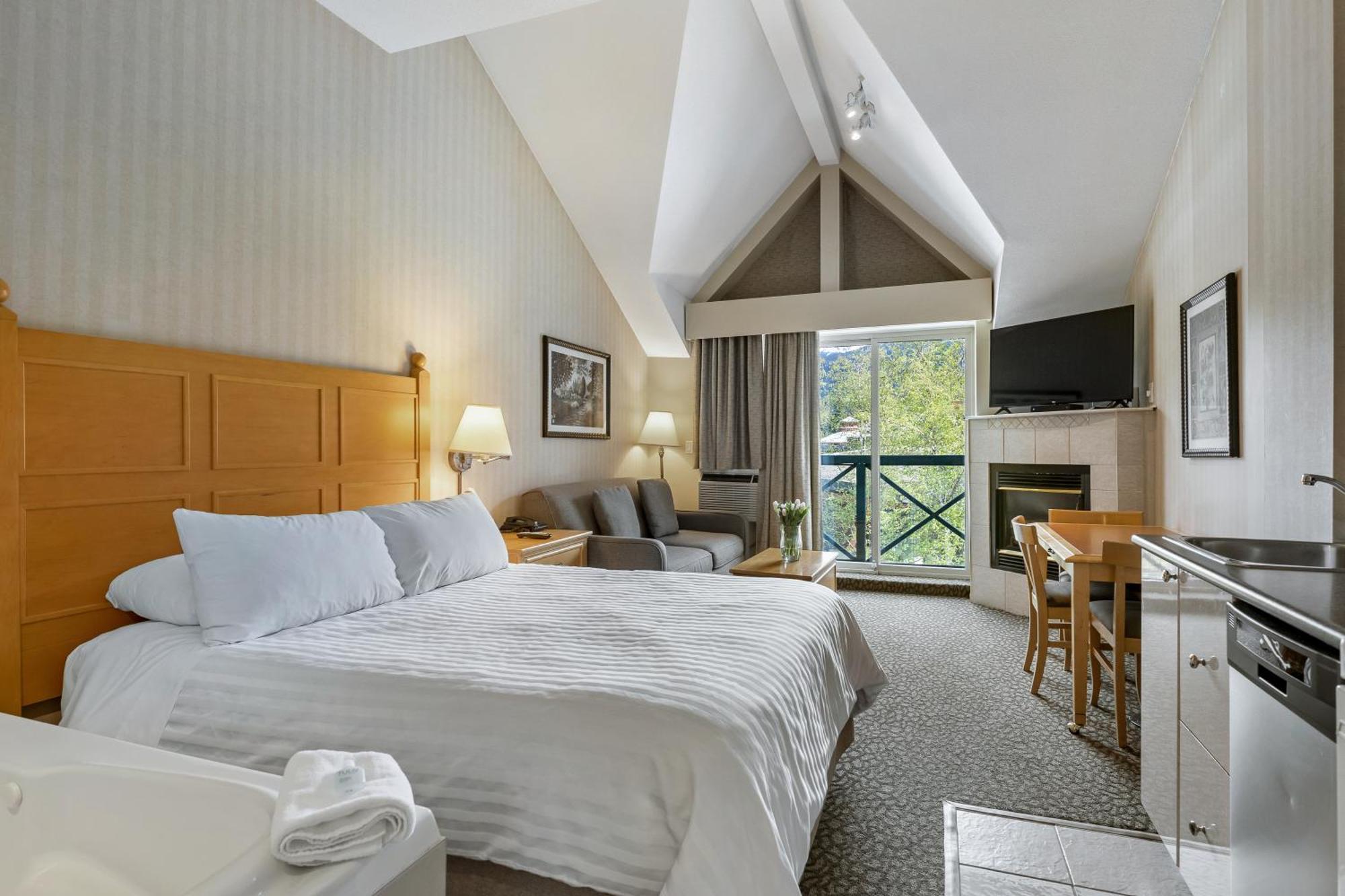 Pinnacle Hotel Whistler Bagian luar foto