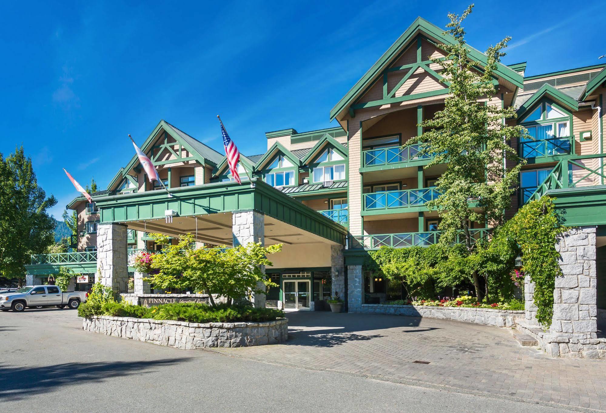Pinnacle Hotel Whistler Bagian luar foto