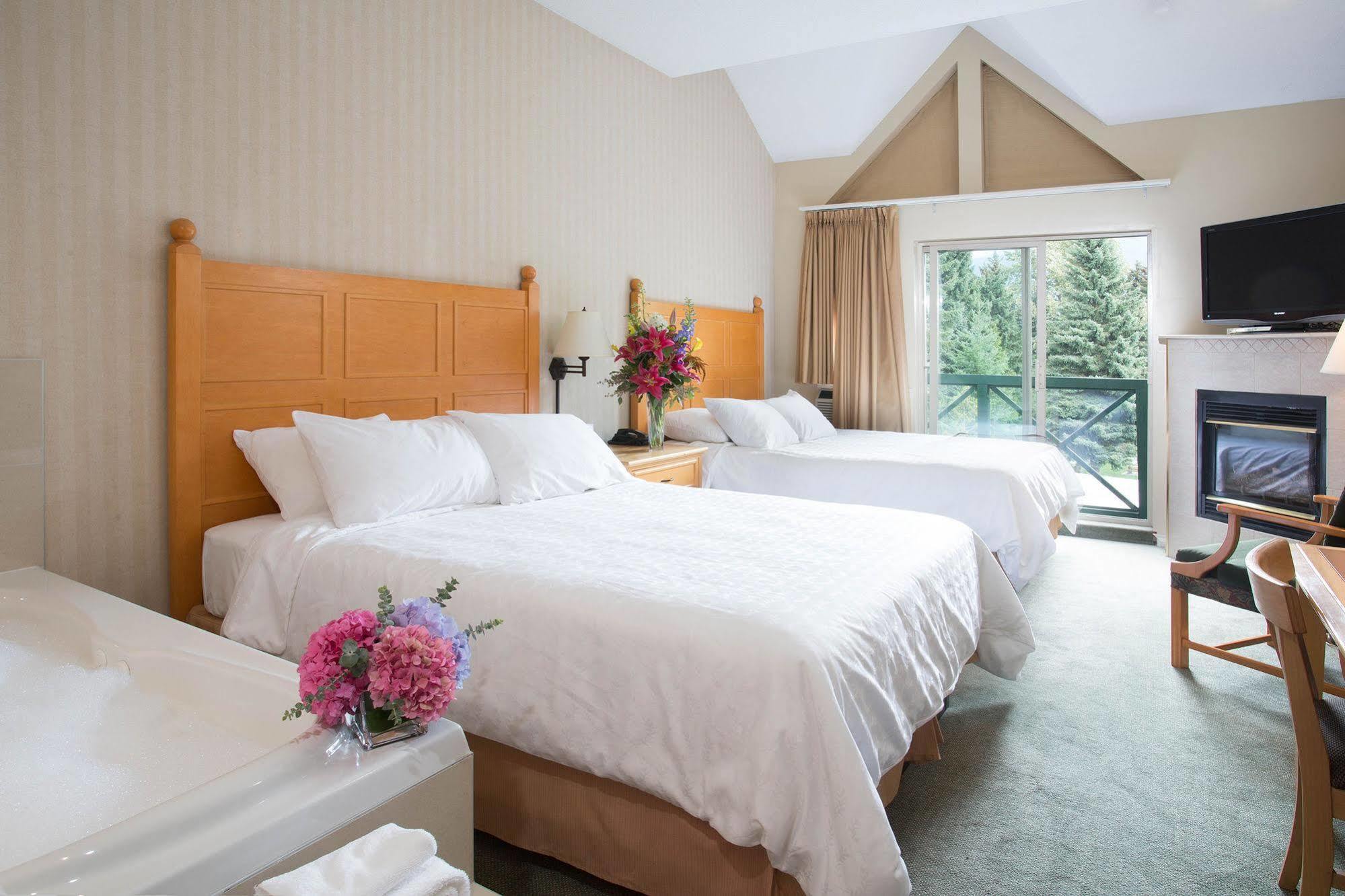 Pinnacle Hotel Whistler Bagian luar foto