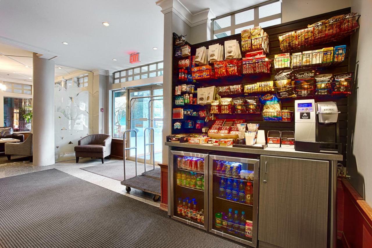 Pinnacle Hotel Whistler Bagian luar foto
