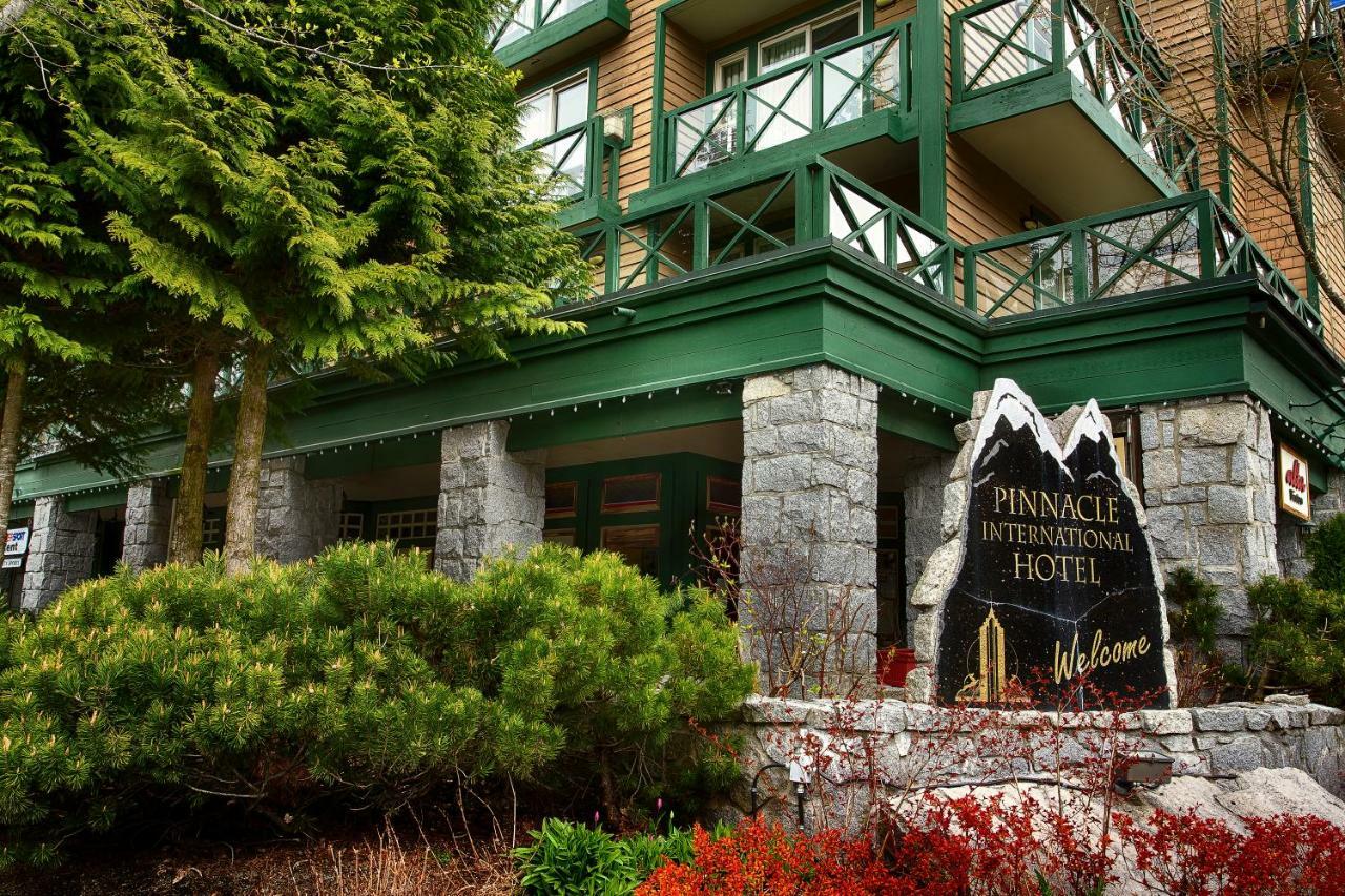 Pinnacle Hotel Whistler Bagian luar foto