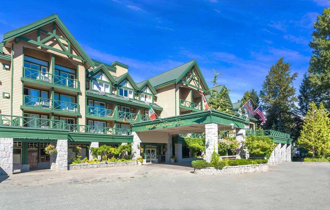 Pinnacle Hotel Whistler Bagian luar foto